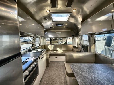 2022 Airstream 28RBT Base