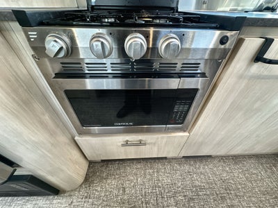 2022 Airstream 28RBT Base