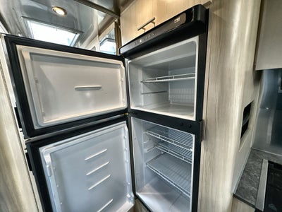 2022 Airstream 28RBT Base