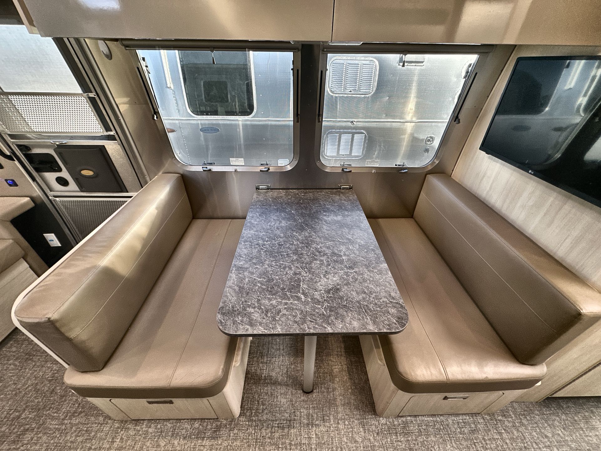 2022 Airstream 28RBT Base