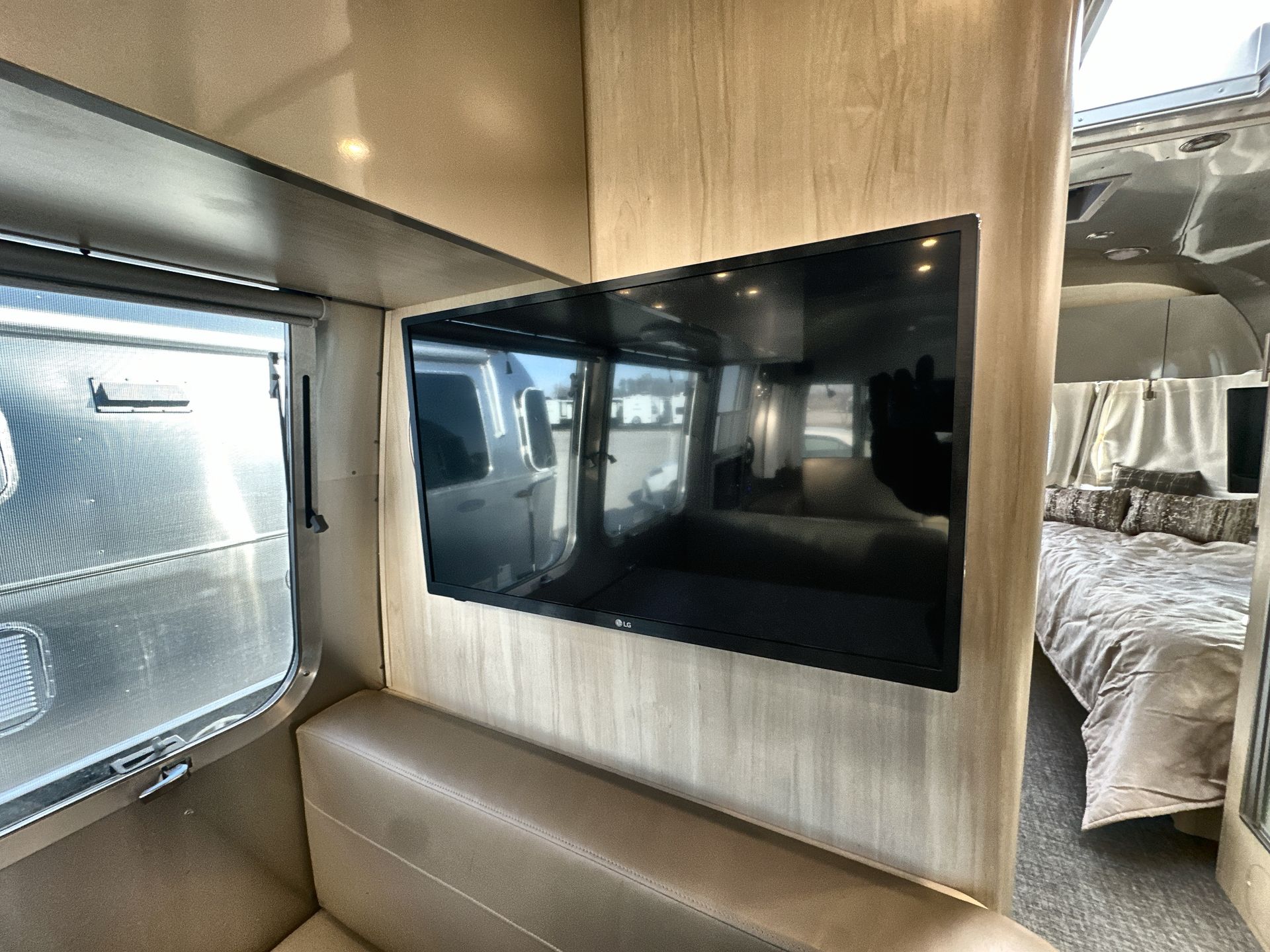 2022 Airstream 28RBT Base
