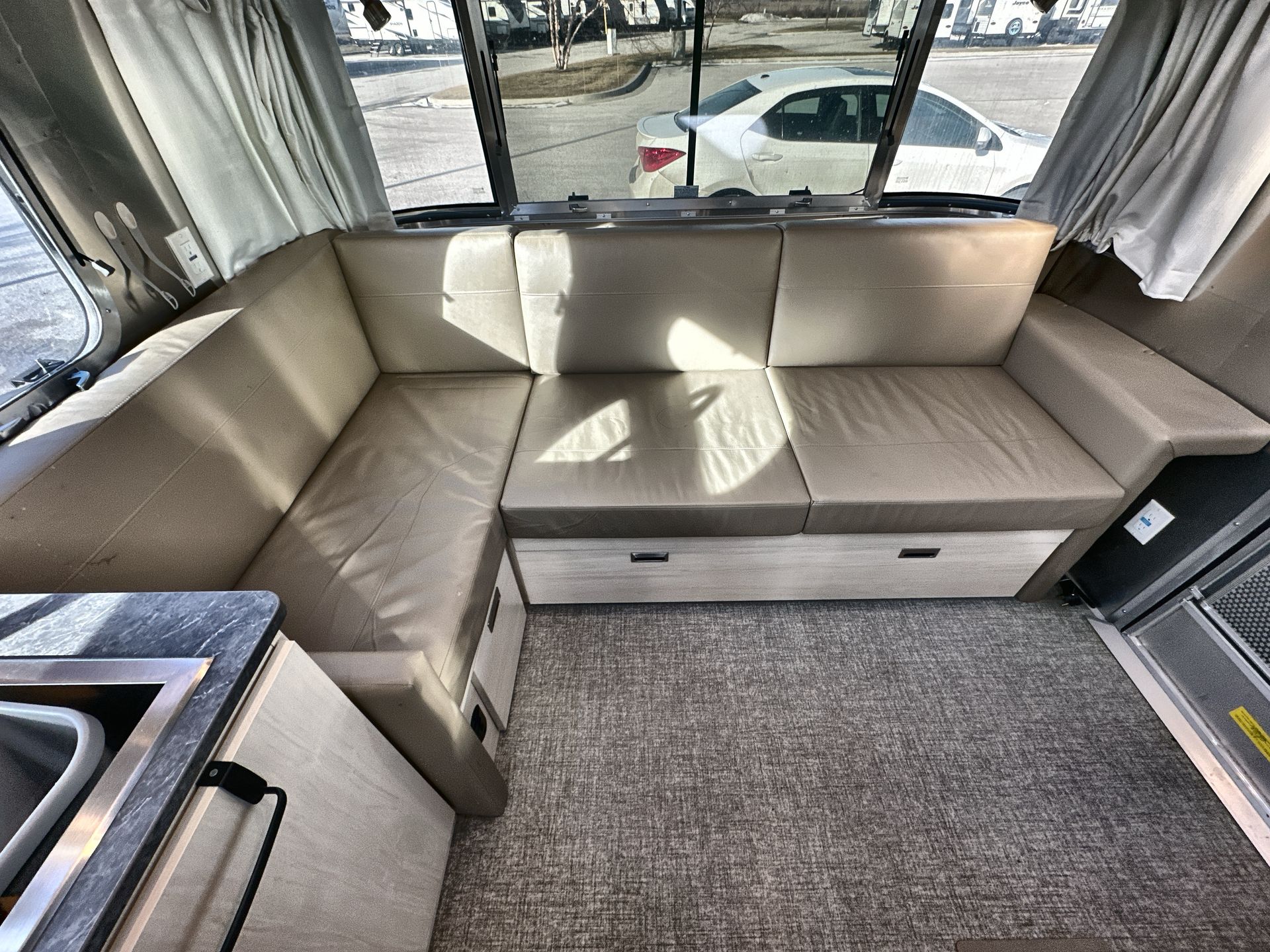 2022 Airstream 28RBT Base