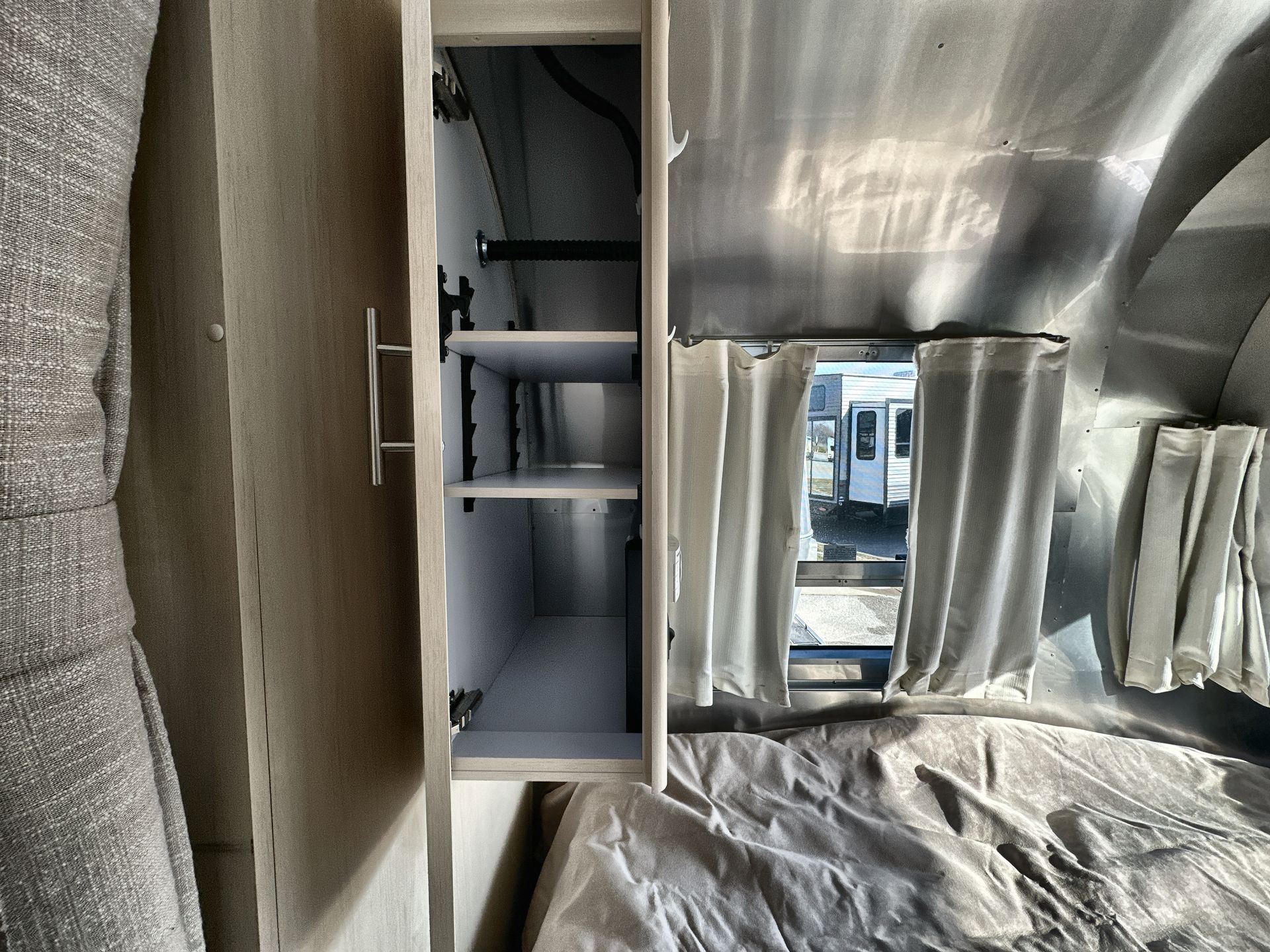 2022 Airstream 28RBT Base