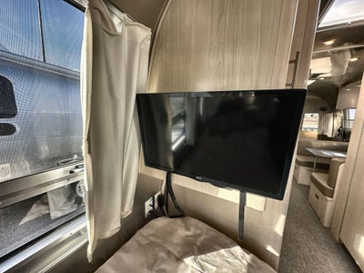 2022 Airstream 28RBT Base