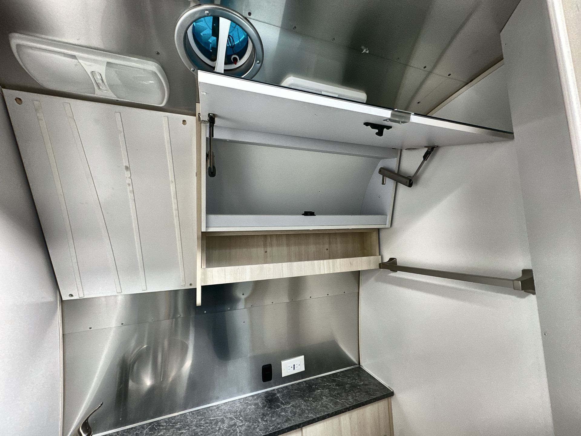 2022 Airstream 28RBT Base