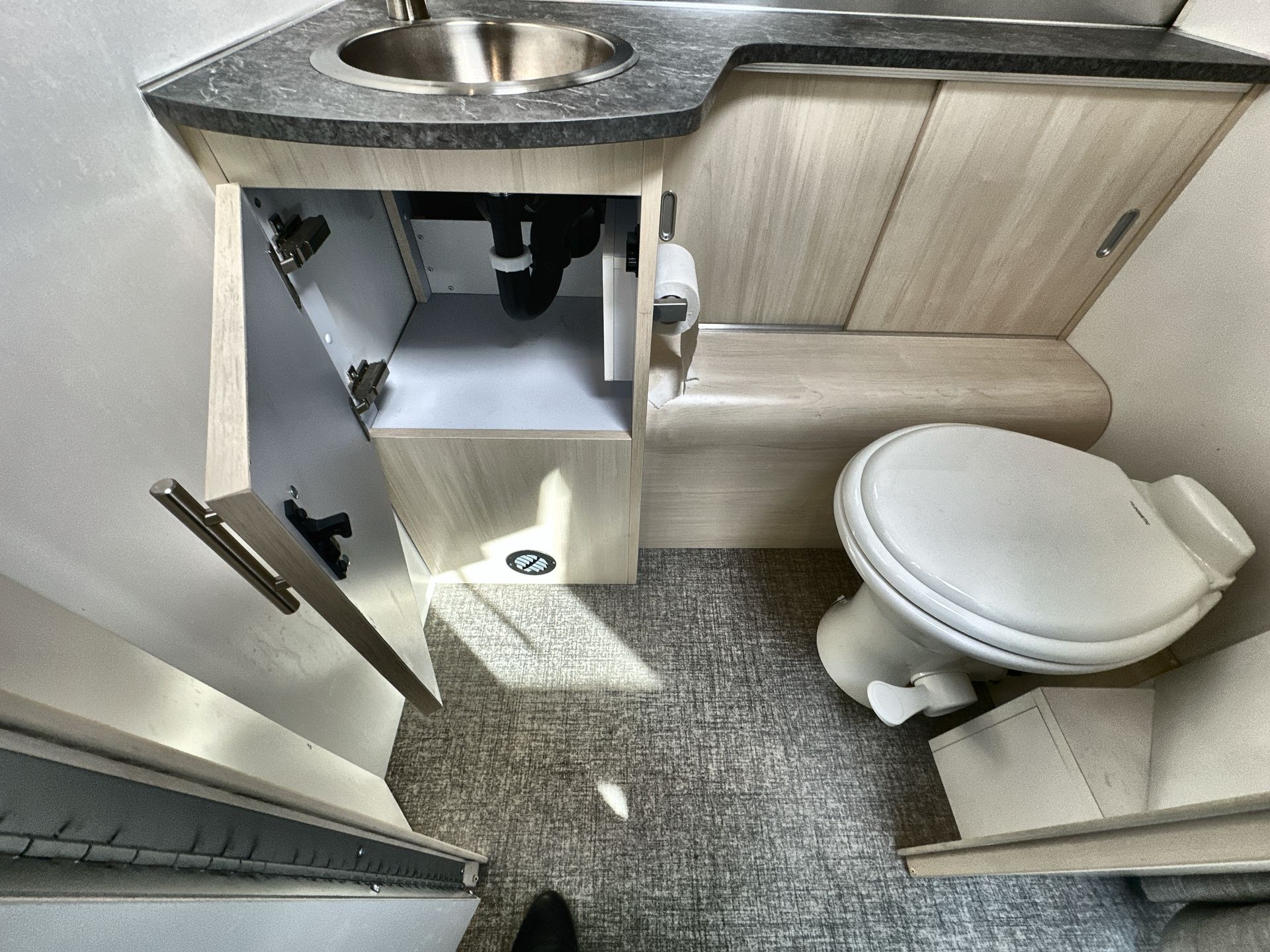 2022 Airstream 28RBT Base