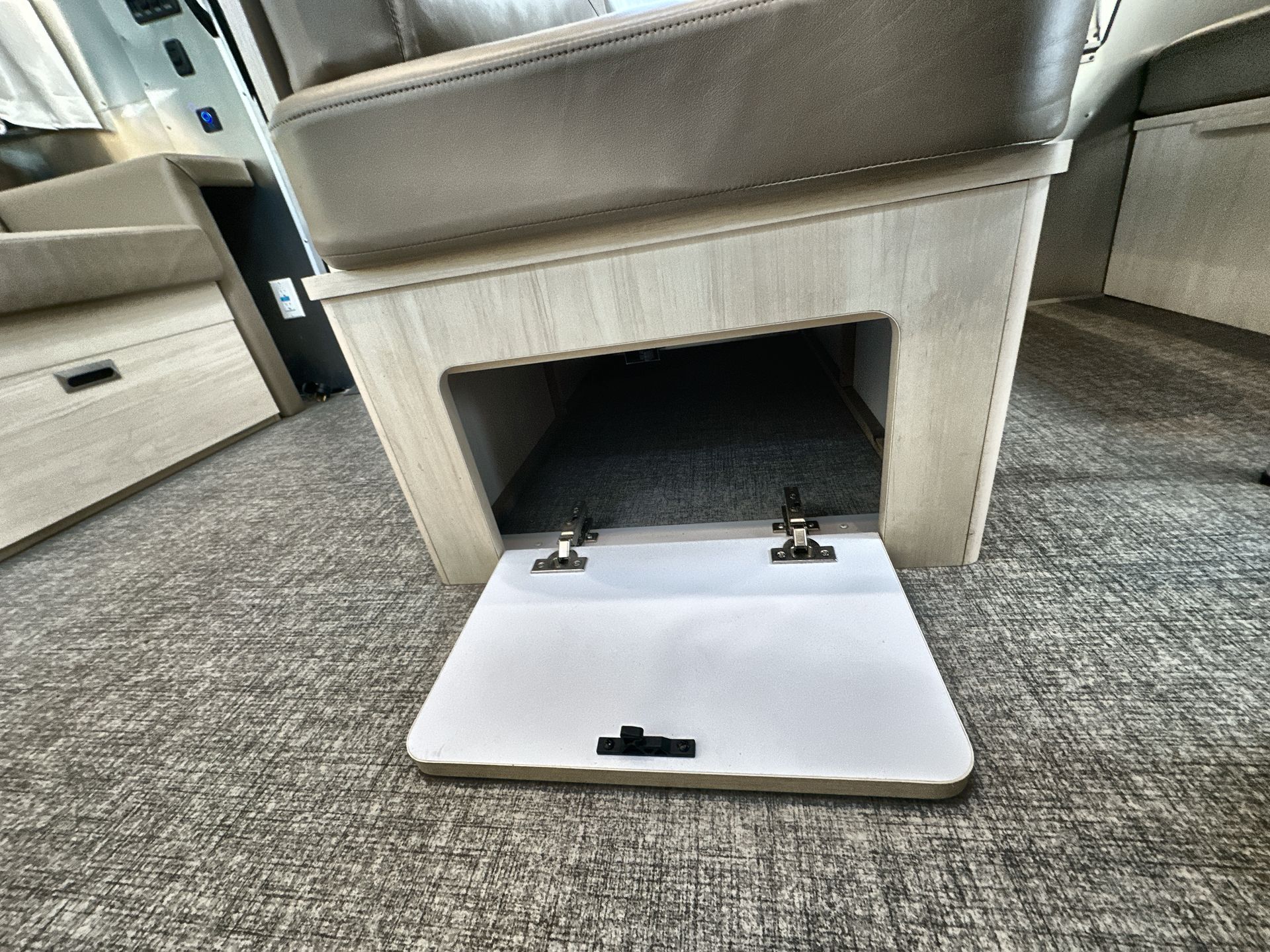 2022 Airstream 28RBT Base