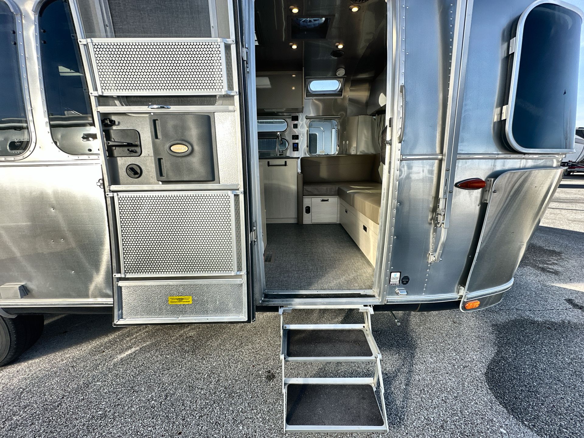 2022 Airstream 28RBT Base