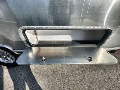 2022 Airstream 28RBT Base