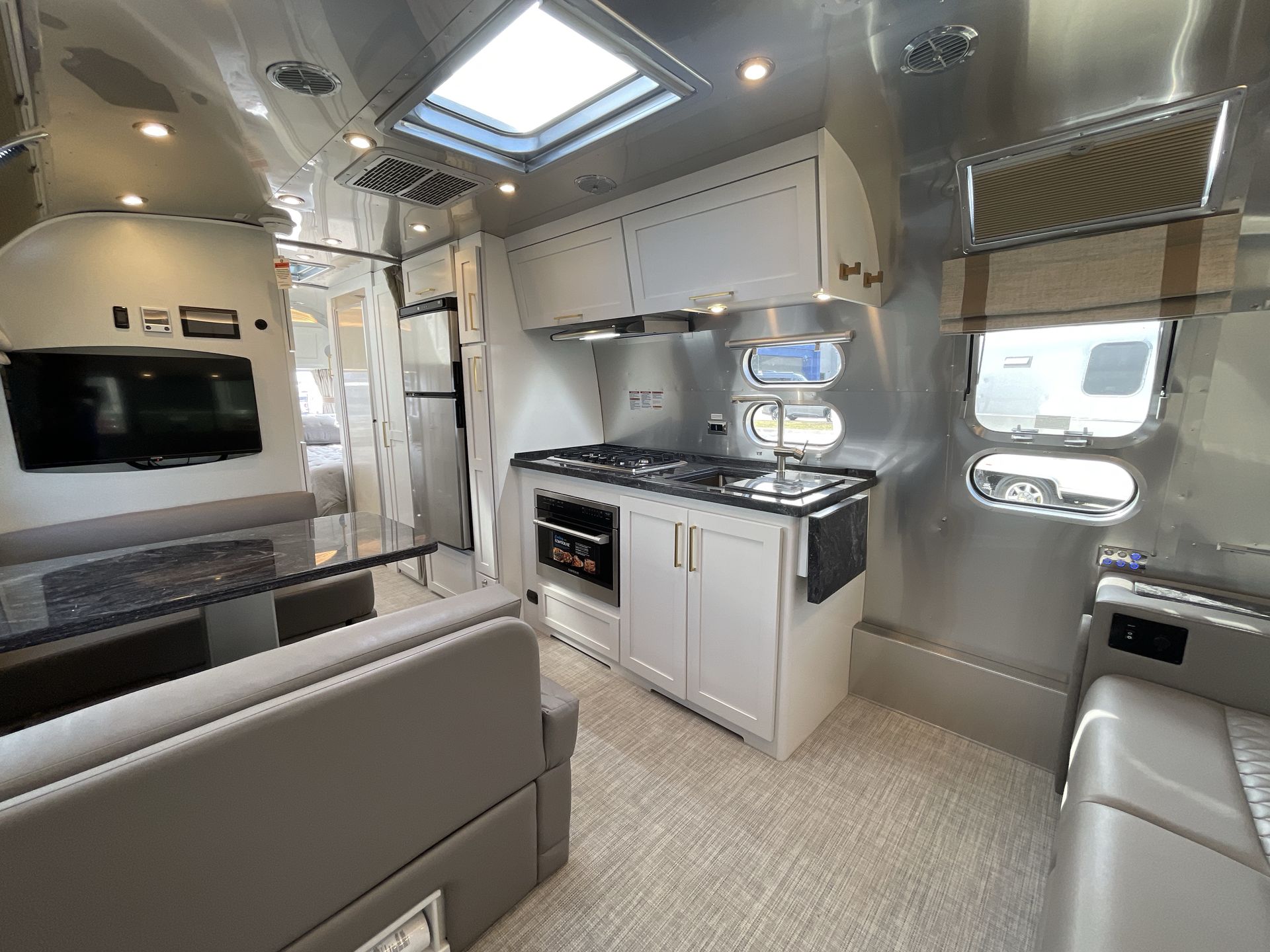 2026 Airstream 28RBT Base