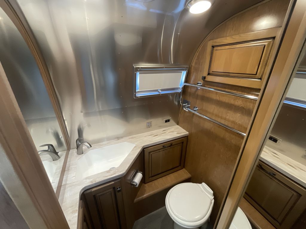 2021 Airstream 30RBT Classic Base