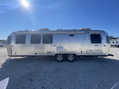 2021 Airstream 30RBT Classic Base