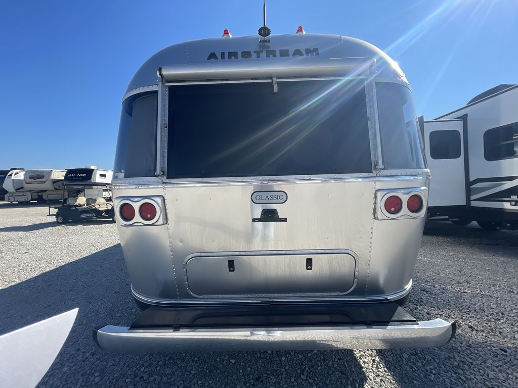 2021 Airstream 30RBT Classic Base