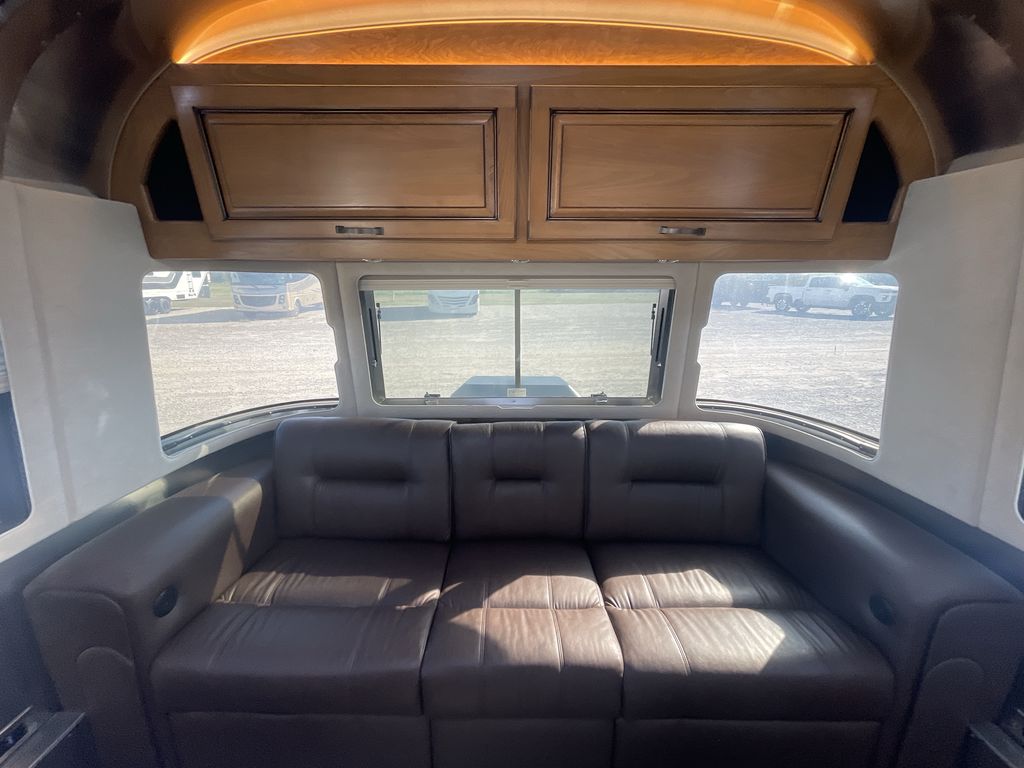 2021 Airstream 30RBT Classic Base