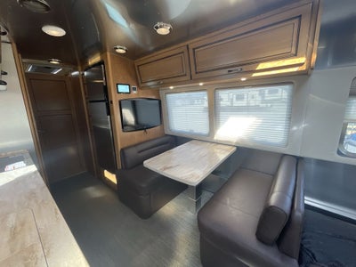 2021 Airstream 30RBT Classic Base