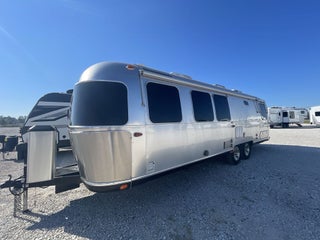 2021 Airstream 30RBT Classic Base