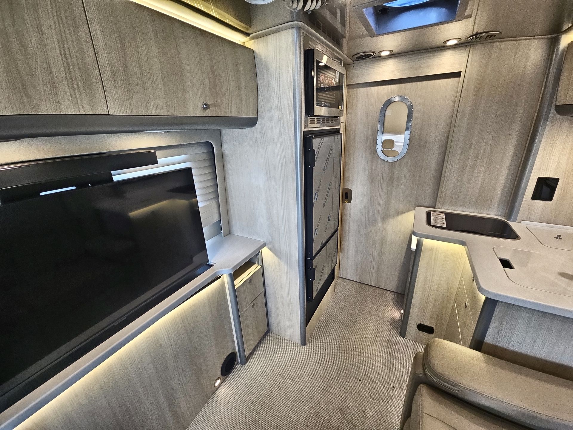 2026 Airstream 30RBT Base