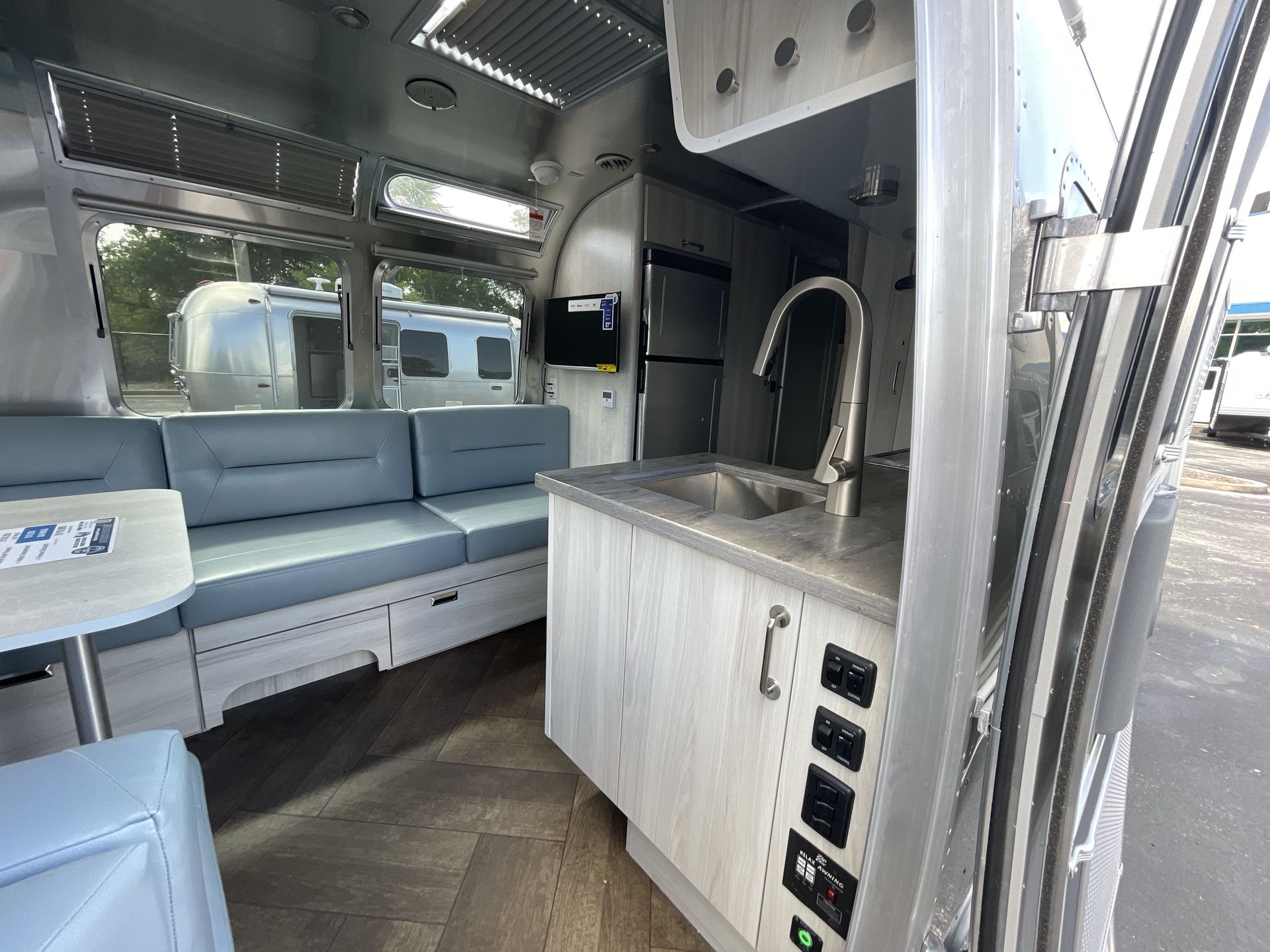 2025 Airstream 25FBQ Base
