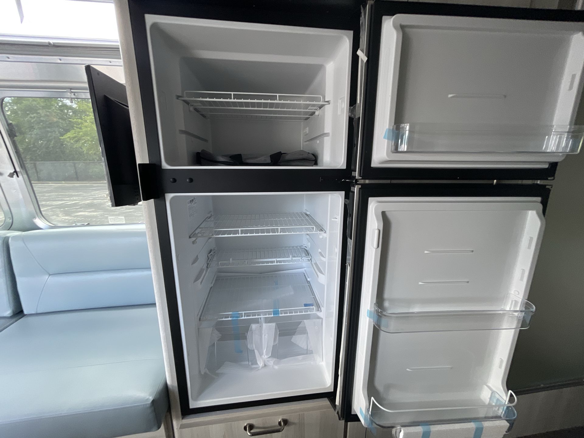 2025 Airstream 25FBQ Base