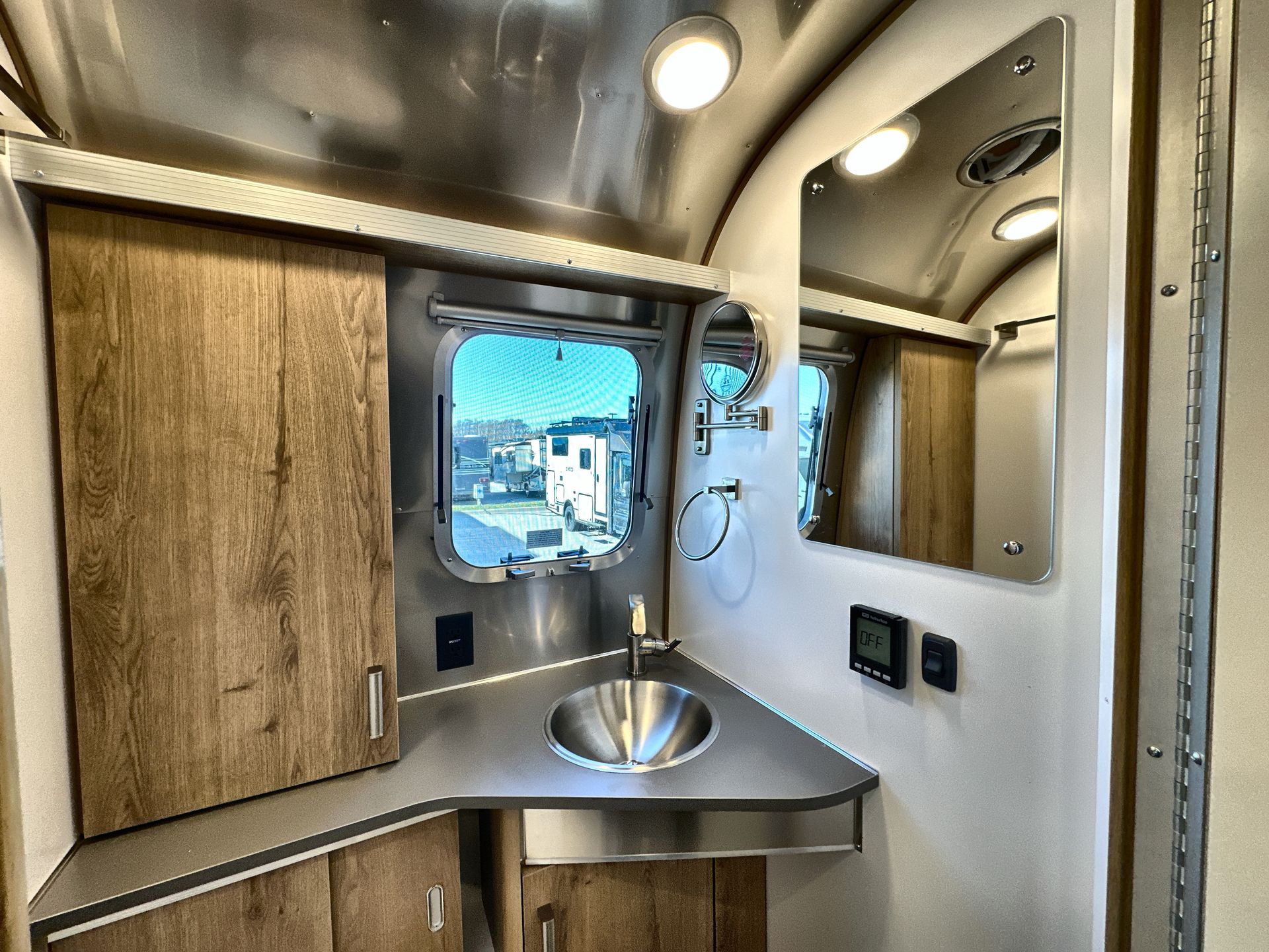 2026 Airstream 25FBQ Base