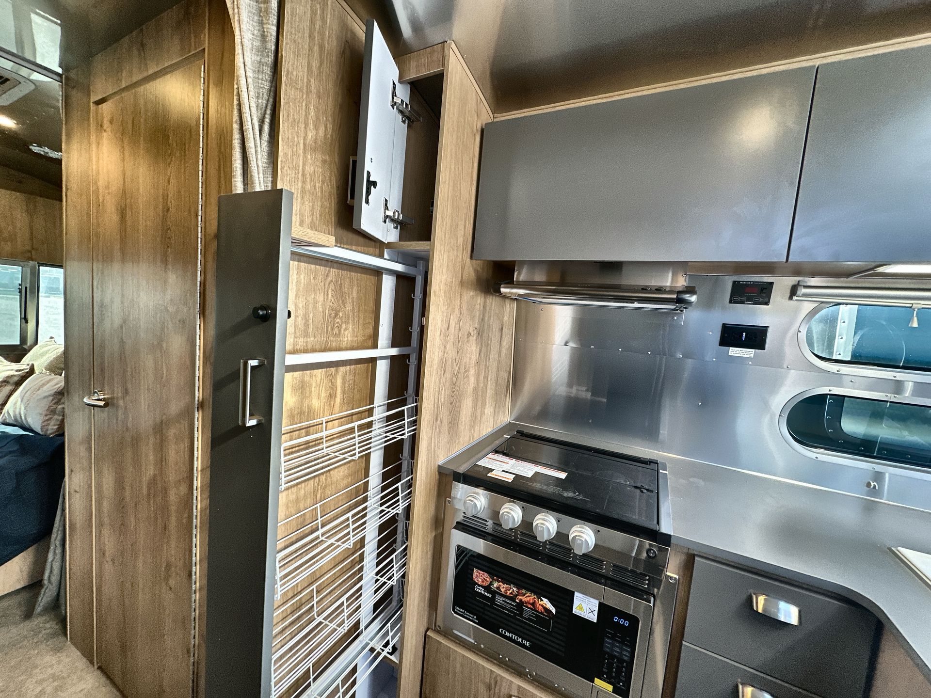 2026 Airstream 25FBQ Base