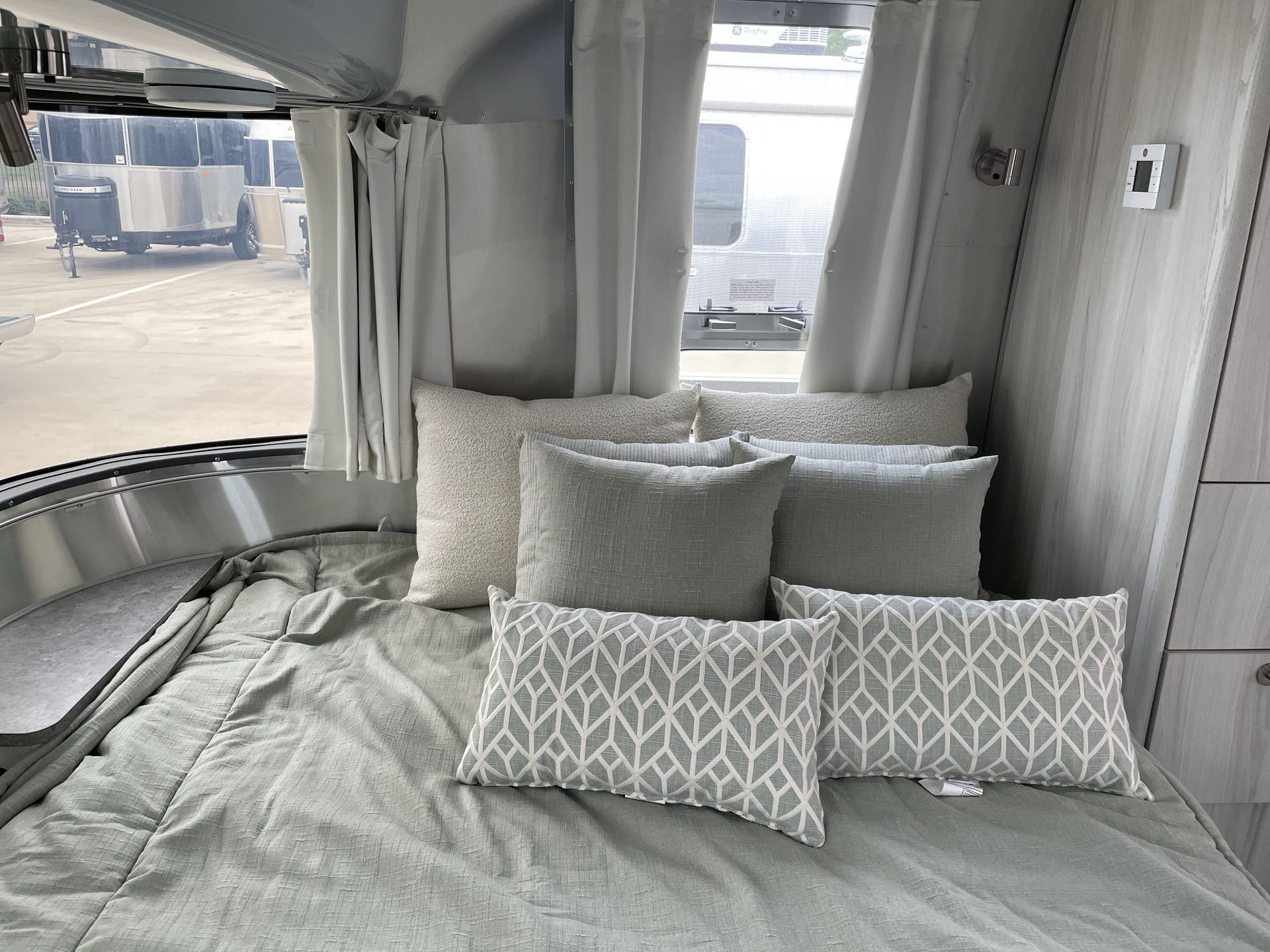 2025 Airstream 23FBQ Base