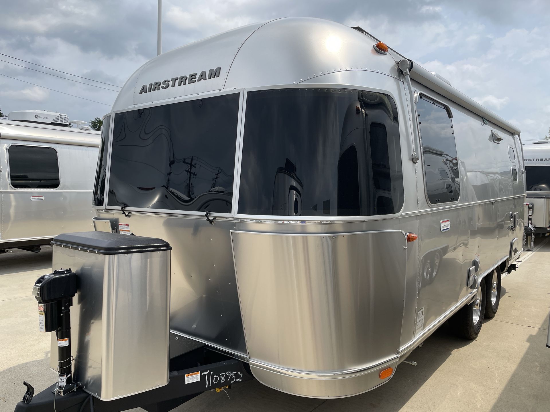 2025 Airstream 23FBQ Base