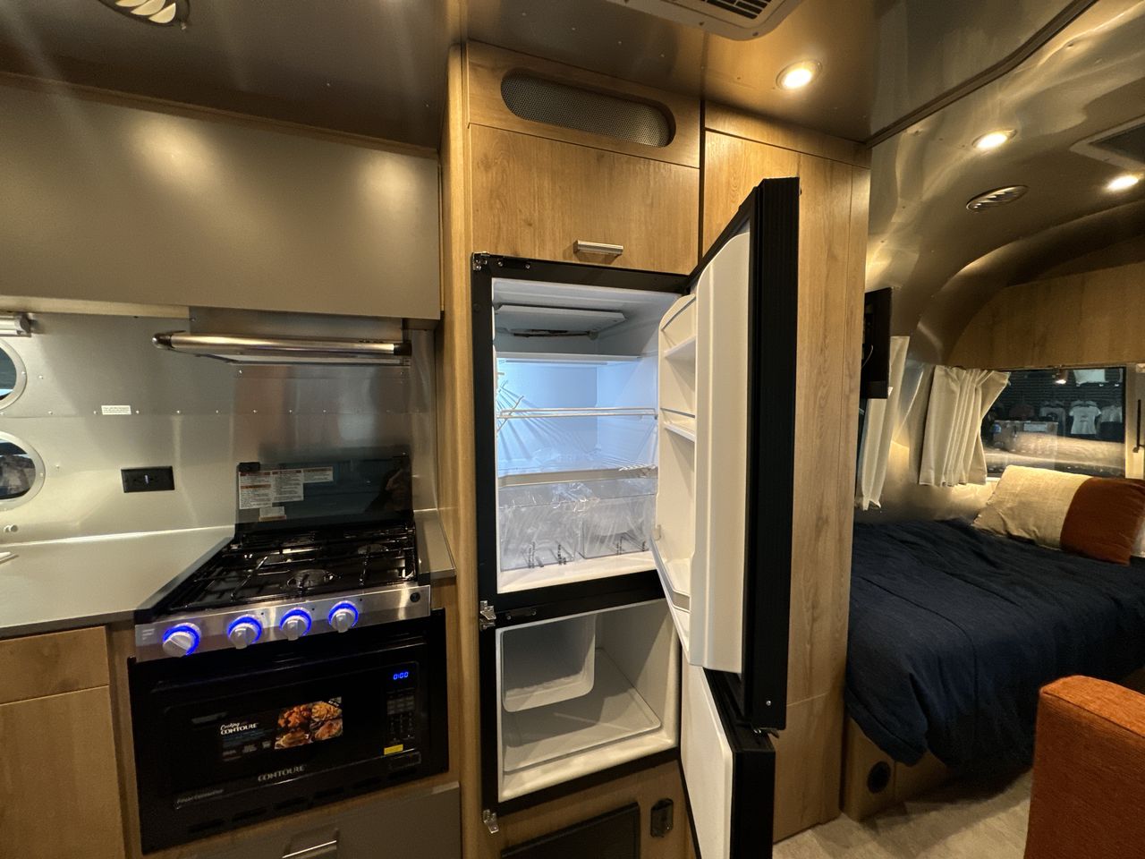 2026 Airstream 23FBT Base