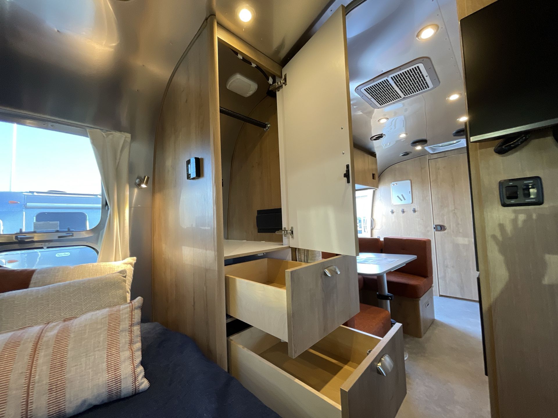 2025 Airstream 23FBQ Base