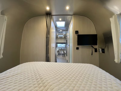 2026 Airstream 27FBQ Base