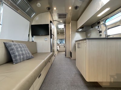 2024 Airstream 27FBT Base