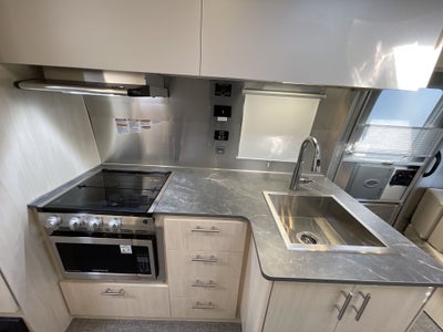 2024 Airstream 27FBT Base