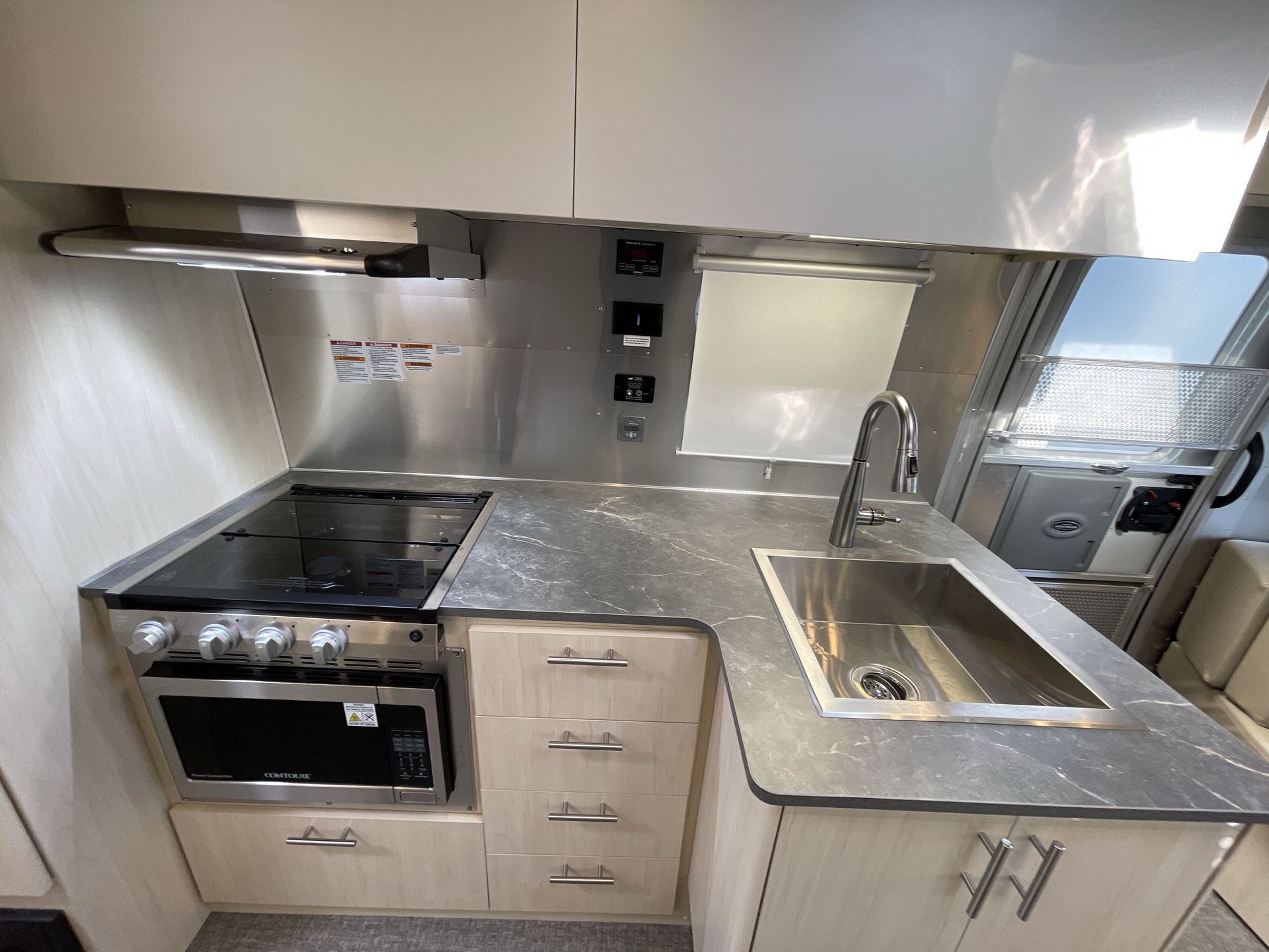 2024 Airstream 27FBT Base