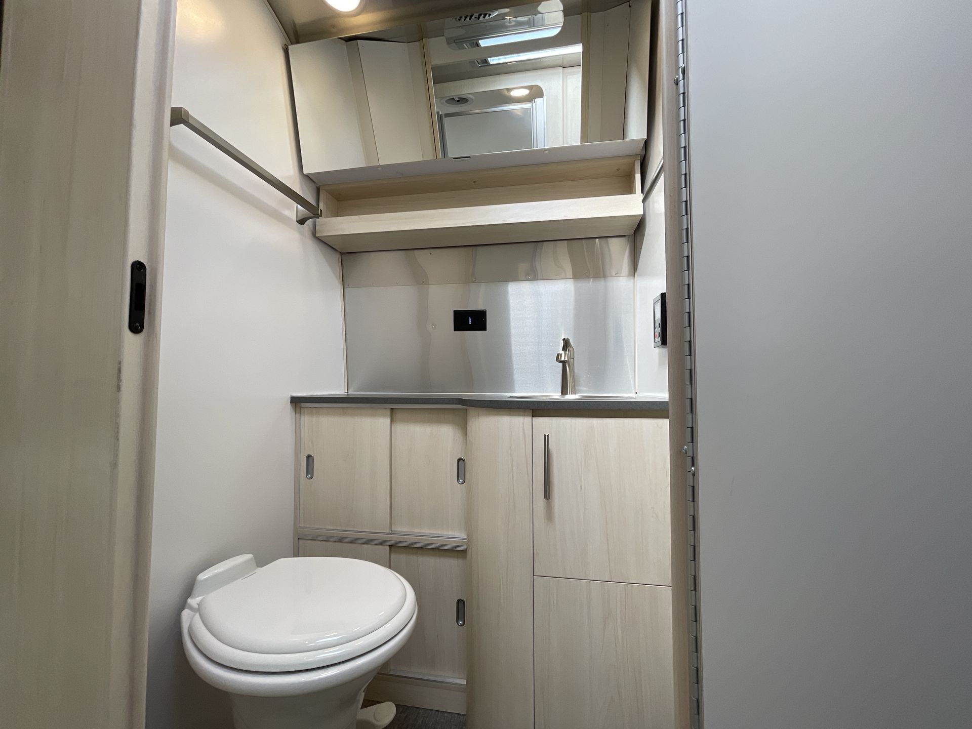 2024 Airstream 27FBT Base