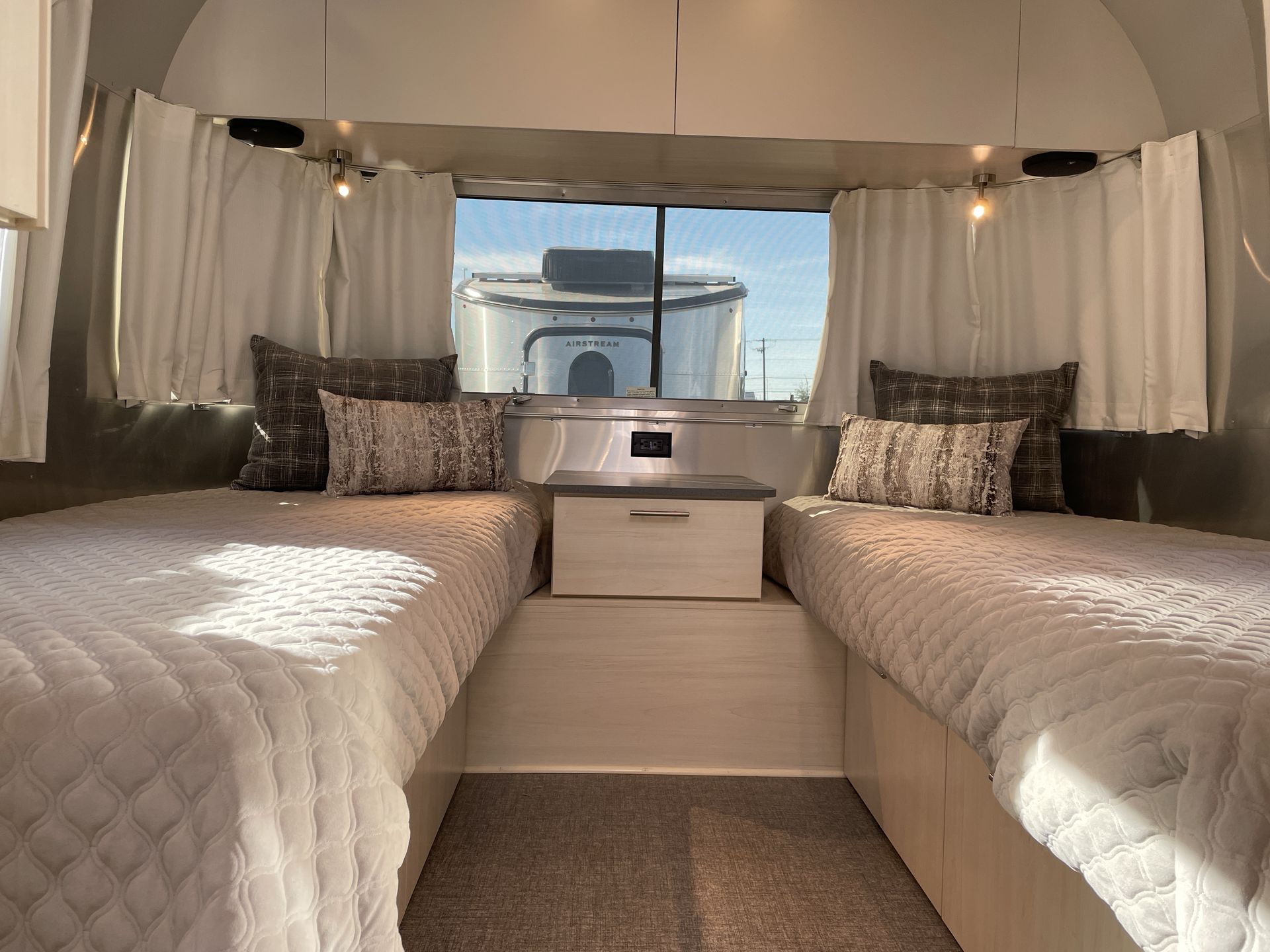 2024 Airstream 27FBT Base