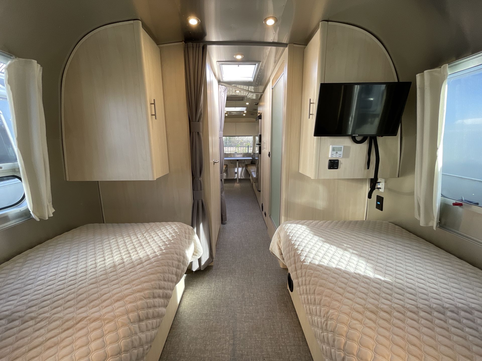 2024 Airstream 27FBT Base