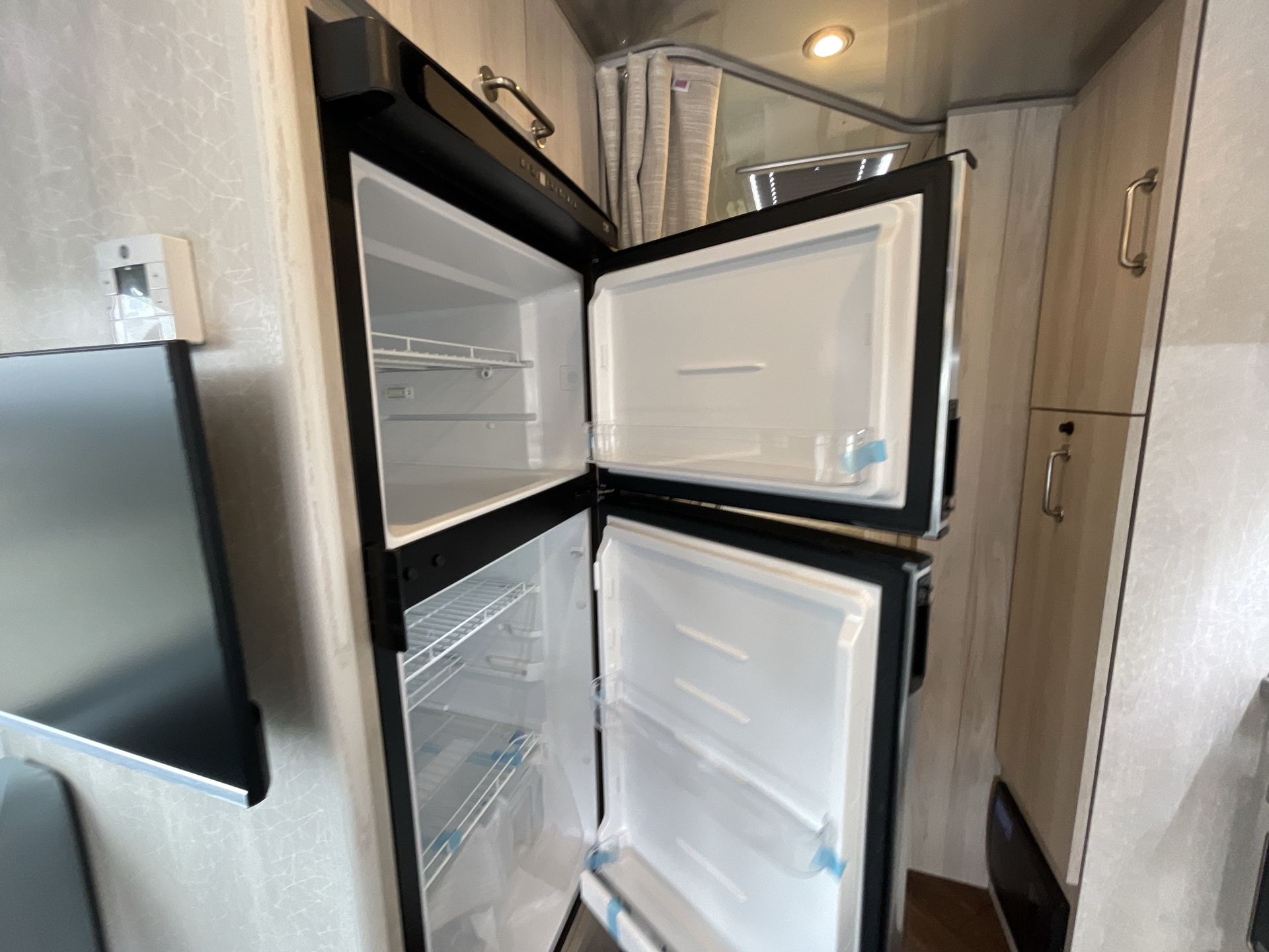 2026 Airstream 27FBQ Base