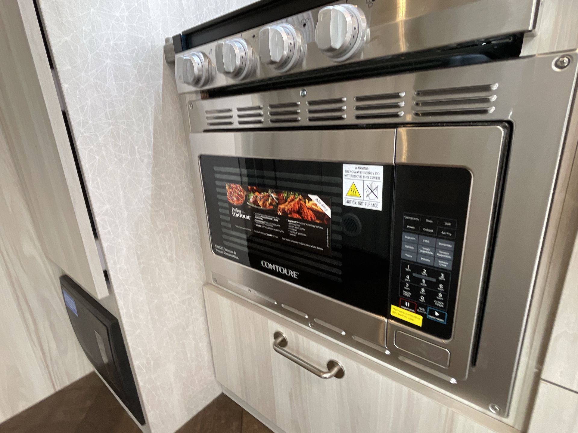 2026 Airstream 27FBQ Base