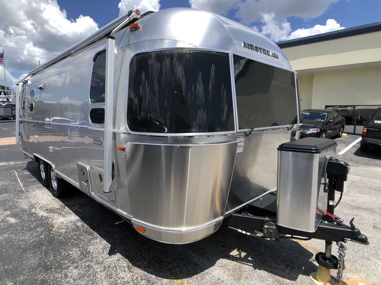 2023 Airstream 25FBQ Base