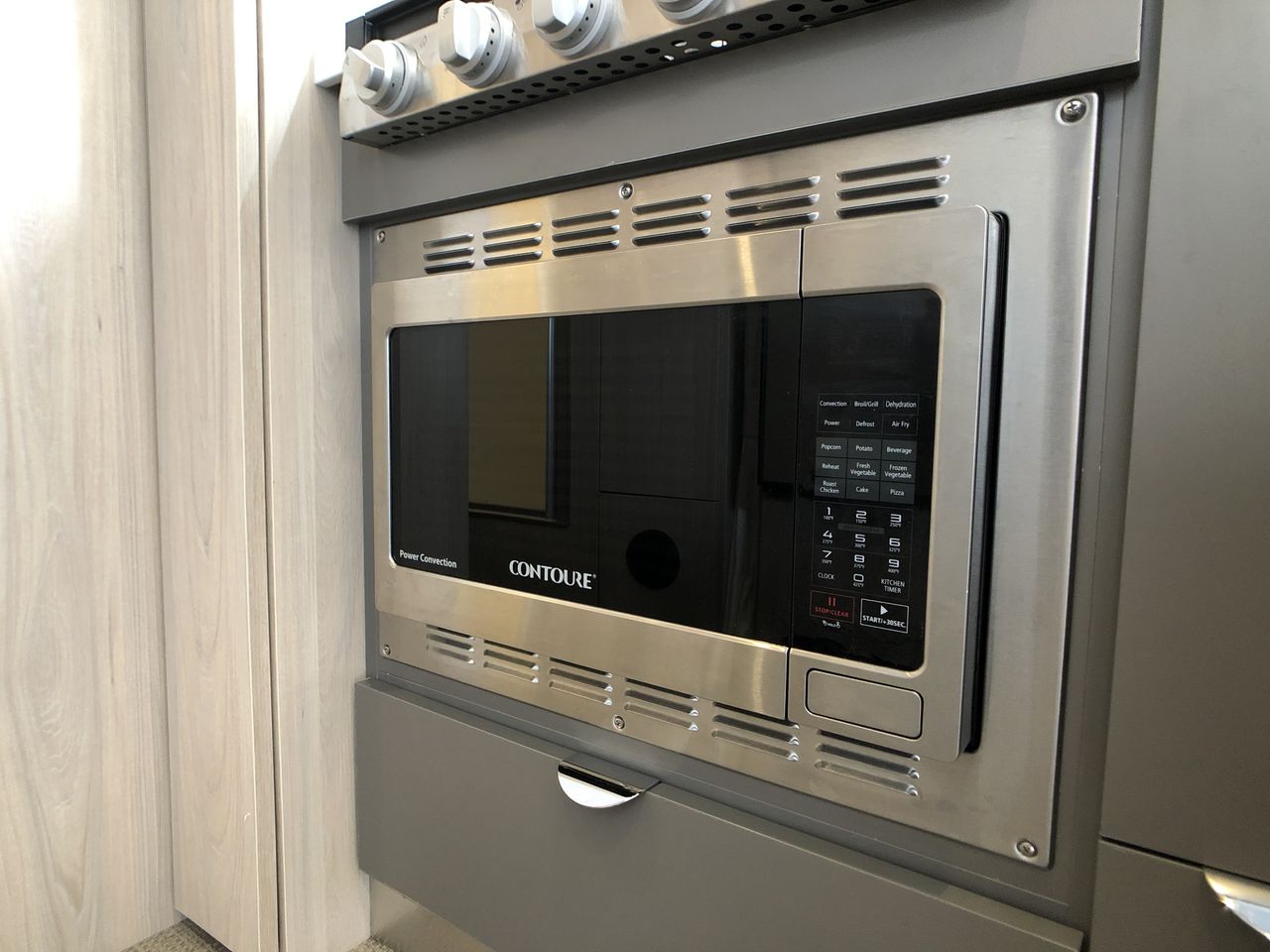 2023 Airstream 25FBQ Base