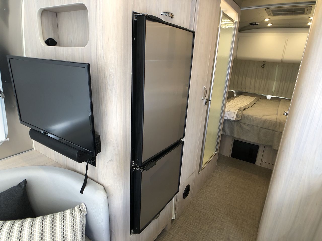 2023 Airstream 25FBQ Base