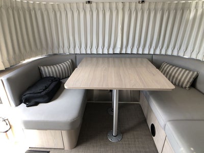 2023 Airstream 25FBQ Base