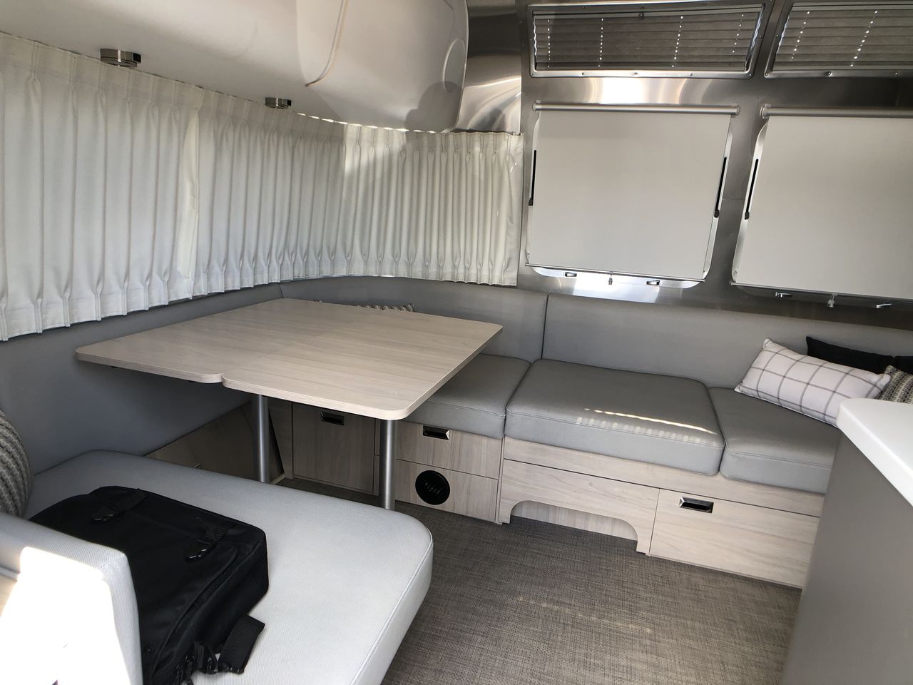 2023 Airstream 25FBQ Base