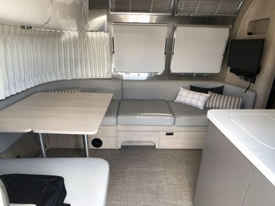 2023 Airstream 25FBQ Base