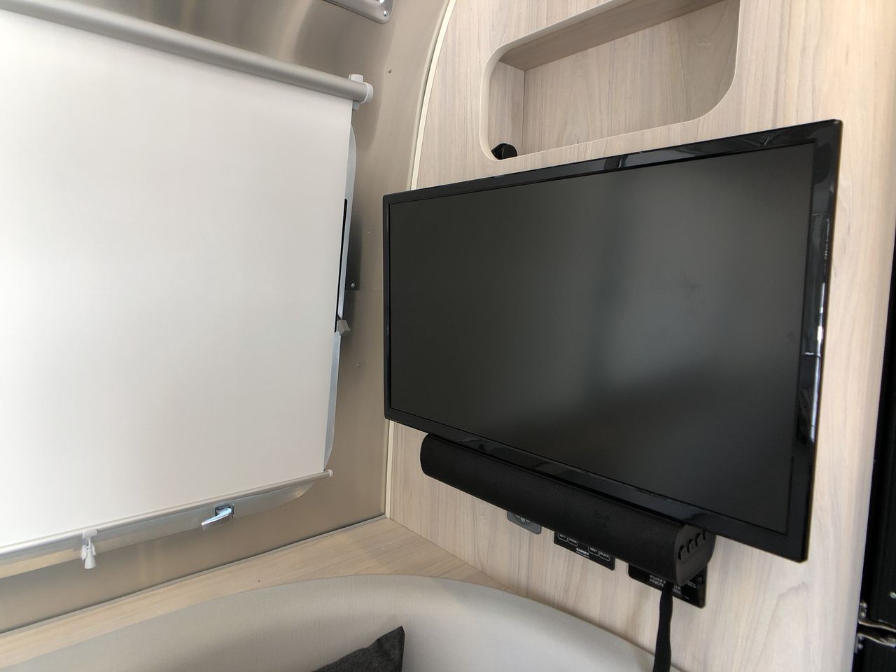 2023 Airstream 25FBQ Base