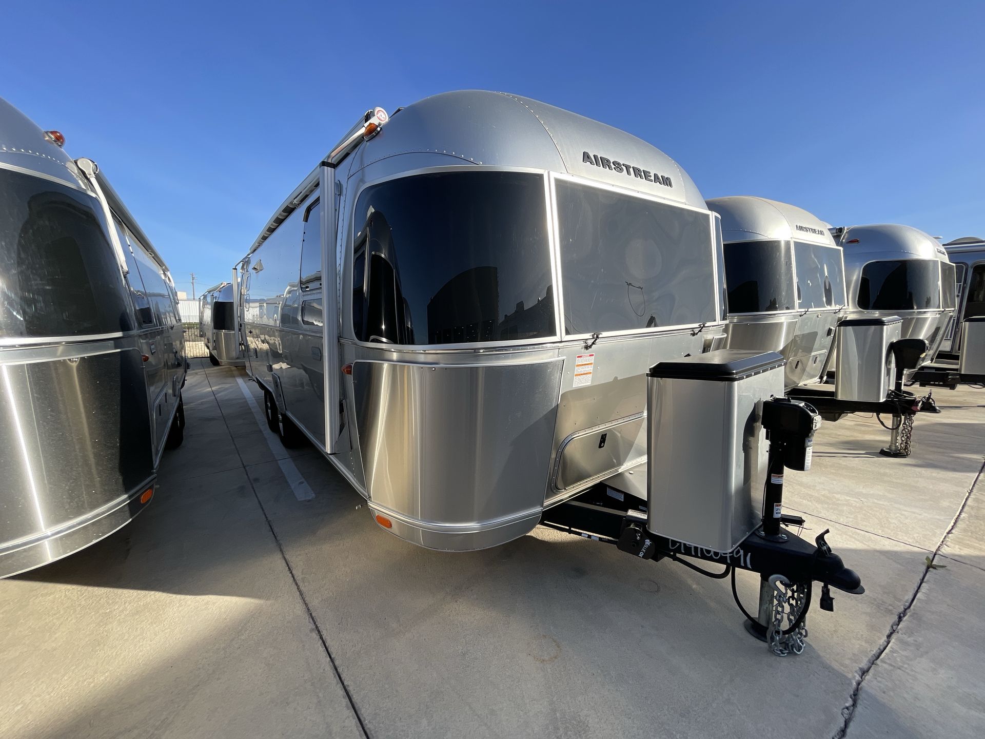 2024 Airstream 27FBQ Base