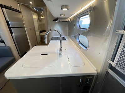 2024 Airstream 27FBQ Base