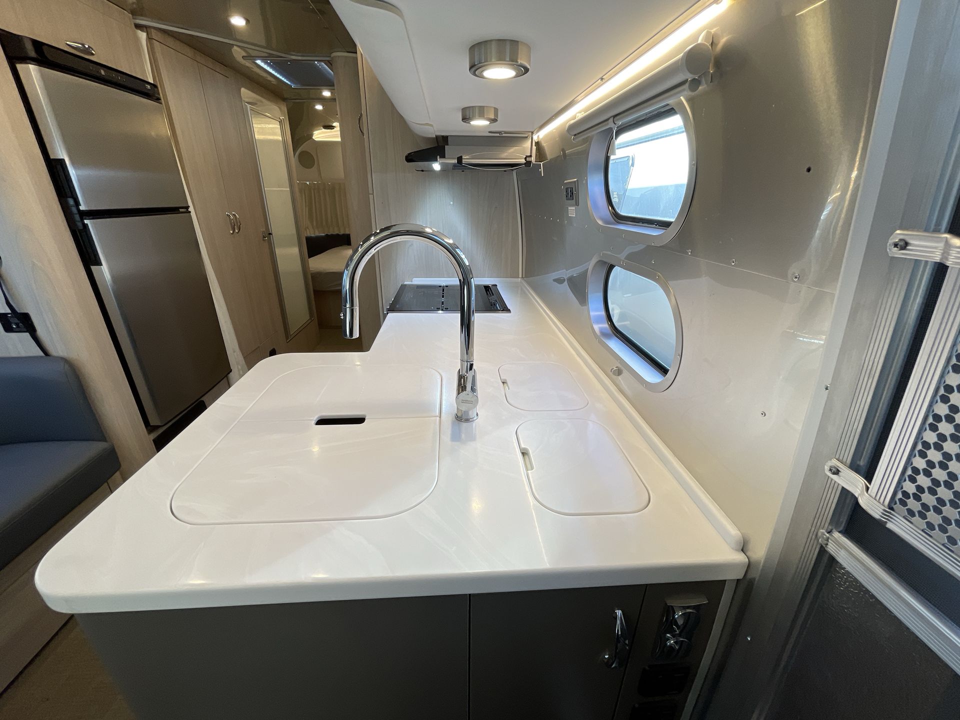 2024 Airstream 27FBQ Base