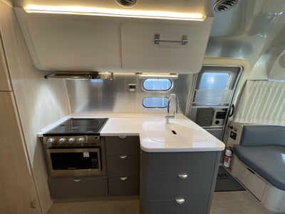 2024 Airstream 27FBQ Base