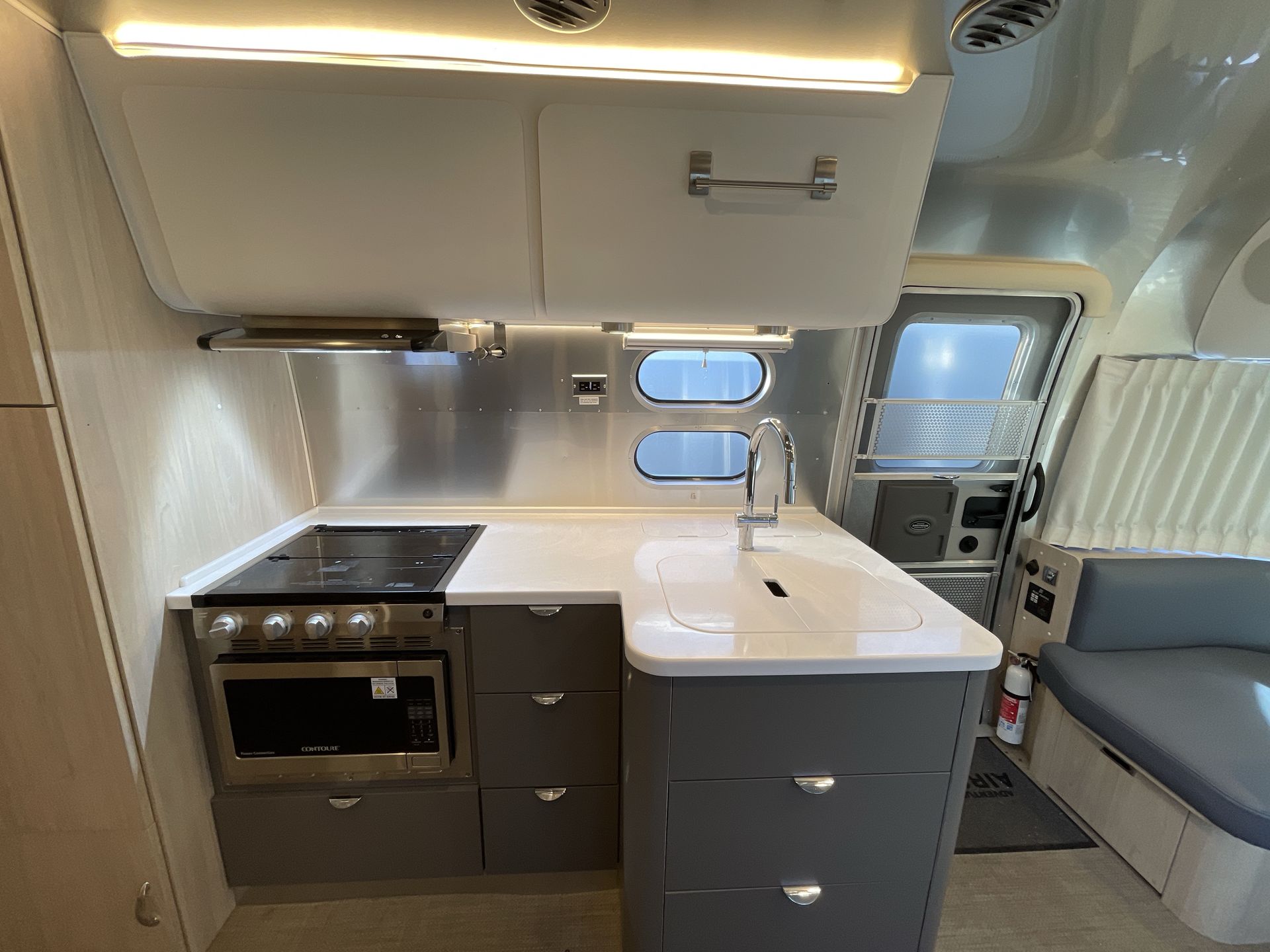 2024 Airstream 27FBQ Base